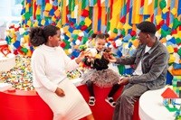 En familie på besøg i LEGO® House